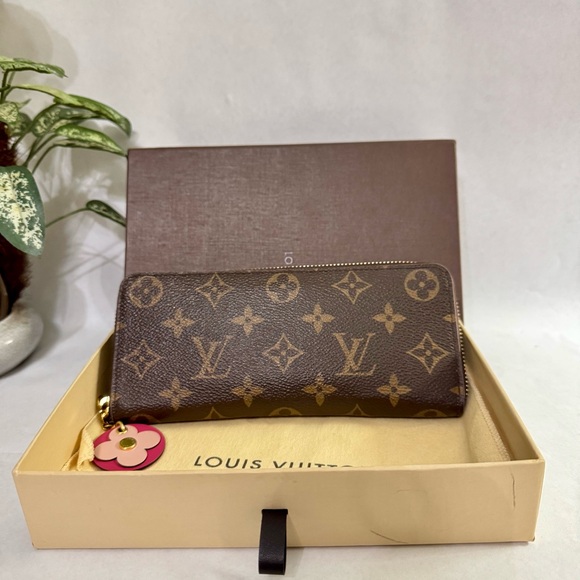 LOUIS VUITTON Monogram Canvas
Clemence Flower Charm Zippy Wallet - Picture 2 of 14